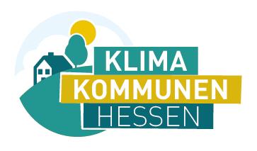Logo Klima Kommune Hessen Zu sehen ist ein Logo vom Bündnis „Klima Kommunen Hessen“ mit den kreisförmig angeordneten Bestandteilen: Haus, Baum, Hügel, Sonne sowie dem Schriftzug Klima Kommunen Hessen.